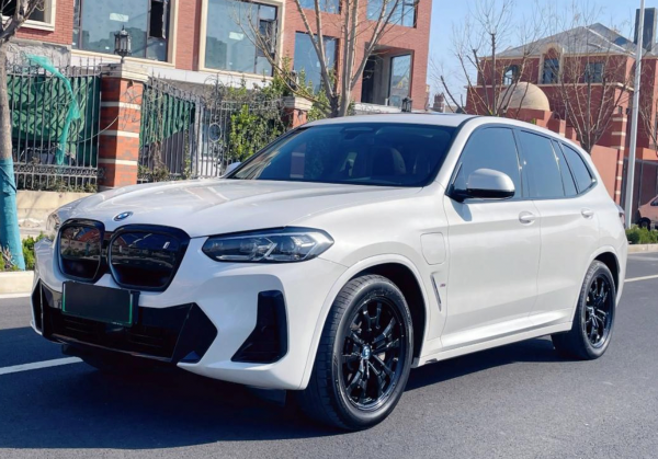 振兴资本 全新宝马iX3预告，大鼻子格栅确定，还有全景投影